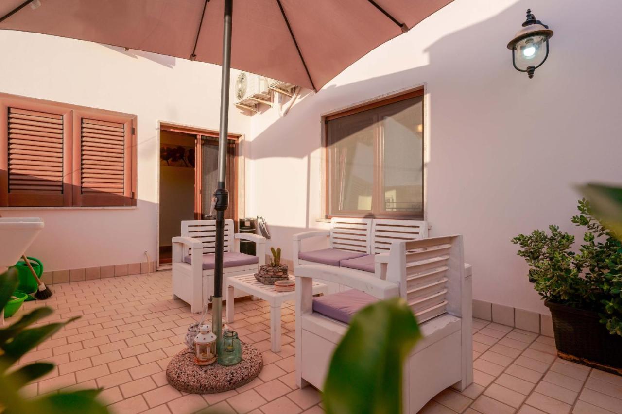 Bed And Breakfast Cairoli Exclusive Room San Pietro Vernotico Exteriör bild