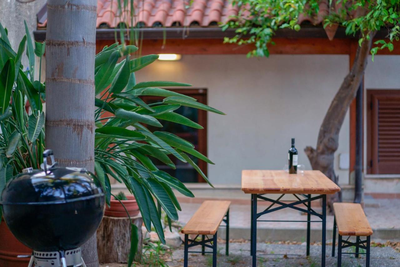 Bed And Breakfast Cairoli Exclusive Room San Pietro Vernotico Exteriör bild
